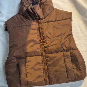 Chaleco puffer color chocolate (talle 1 y 2)