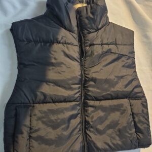 Chaleco puffer color negro (talle 2)